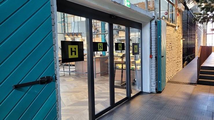 Travelnews.lv sadarbībā ar «Avis Latvija» iepazīst Tallinas konteineru viesnīcu «Hektor Container Hotel» Travelnews.lv sadarbībā ar «Avis Latvija» iepazīst Tallinas konteineru viesnīcu «Hektor Container Hotel» 318862