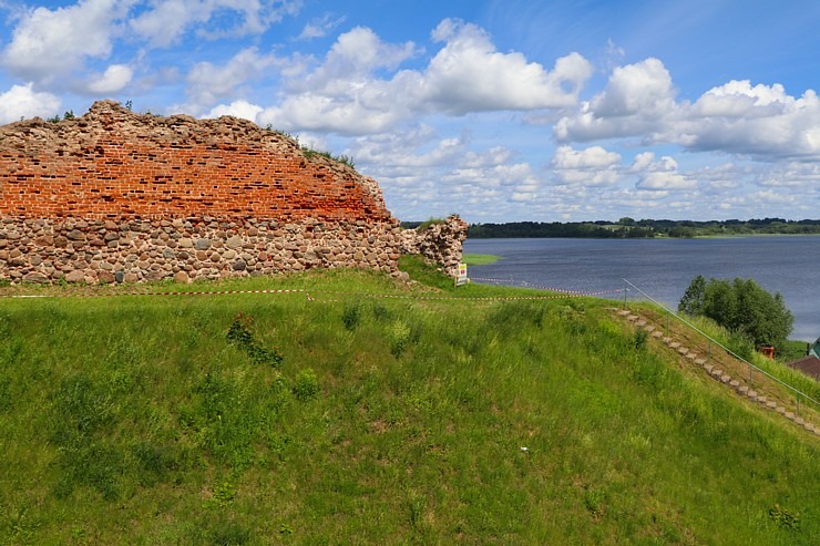 Travelnews.lv ar auto nomas «Avis Latvia» spēkratu apceļo Rāznas ezeru un Ludzu 319253