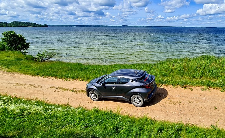 Travelnews.lv ar auto nomas «Avis Latvia» spēkratu apceļo Rāznas ezeru un Ludzu 319227