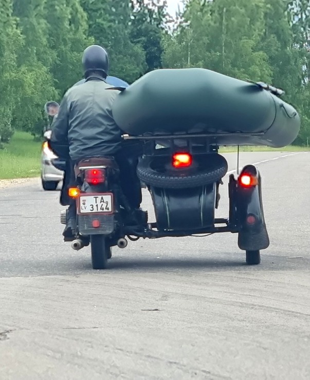 Travelnews.lv ar auto nomas «Avis Latvia» spēkratu apceļo Sivera ezeru, Daugavpili un Krāslavu 319327