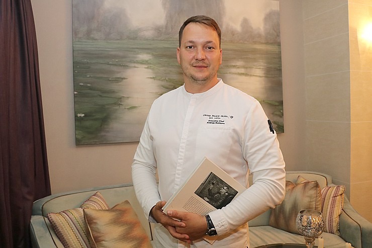 Vecrīgas restorāns «Seasons» un šefpavārs Andrejs Botikovs iepazīstina ar jauno vasaras ēdienkarti Vecrīgas restorāns «Seasons» un šefpavārs Andrejs Botikovs iepazīstina ar jauno vasaras ēdienkarti 319616