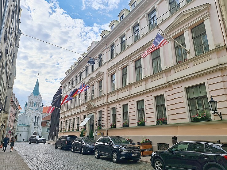 Vecrīgas restorāns «Seasons» un šefpavārs Andrejs Botikovs iepazīstina ar jauno vasaras ēdienkarti Vecrīgas restorāns «Seasons» un šefpavārs Andrejs Botikovs iepazīstina ar jauno vasaras ēdienkarti 319617