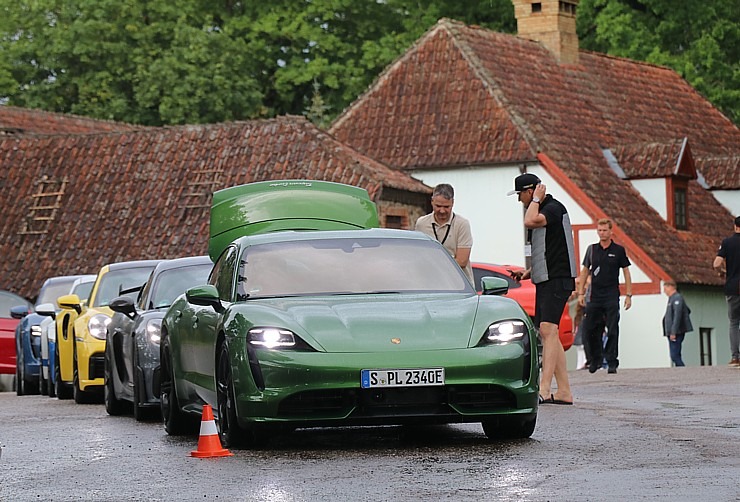 Travelnews.lv izbrauc lielceļu tūri «Porsche World Road Show Latvia 2022» ar jaudīgiem spēkratiem Travelnews.lv izbrauc lielceļu tūri «Porsche World Road Show Latvia 2022» ar jaudīgiem spēkratiem 319819