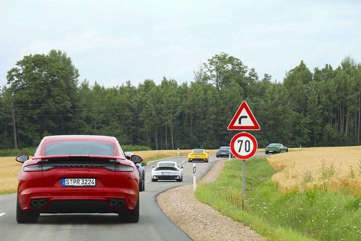 Travelnews.lv izbrauc lielceļu tūri «Porsche World Road Show Latvia 2022» ar jaudīgiem spēkratiem Travelnews.lv izbrauc lielceļu tūri «Porsche World Road Show Latvia 2022» ar jaudīgiem spēkratiem 319821