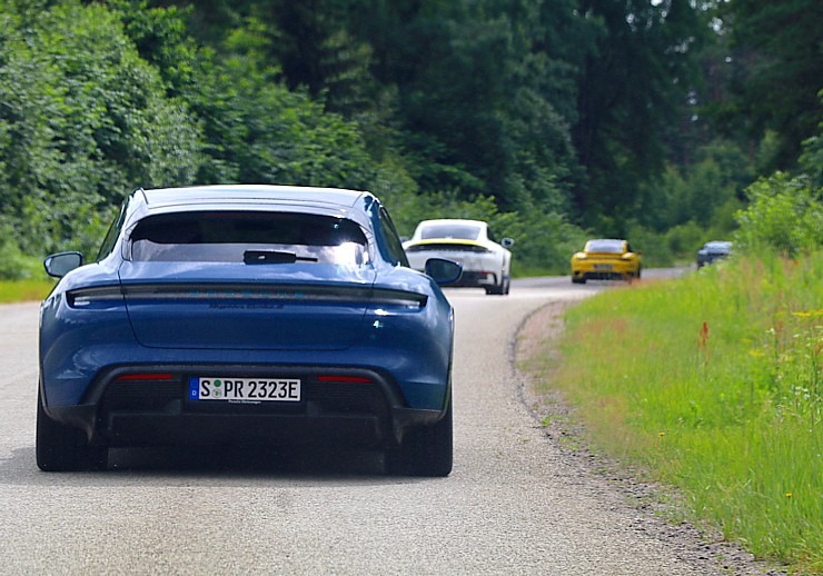 Travelnews.lv izbrauc lielceļu tūri «Porsche World Road Show Latvia 2022» ar jaudīgiem spēkratiem Travelnews.lv izbrauc lielceļu tūri «Porsche World Road Show Latvia 2022» ar jaudīgiem spēkratiem 319825