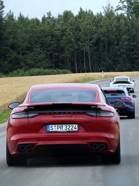 Travelnews.lv izbrauc lielceļu tūri «Porsche World Road Show Latvia 2022» ar jaudīgiem spēkratiem Travelnews.lv izbrauc lielceļu tūri «Porsche World Road Show Latvia 2022» ar jaudīgiem spēkratiem 319833