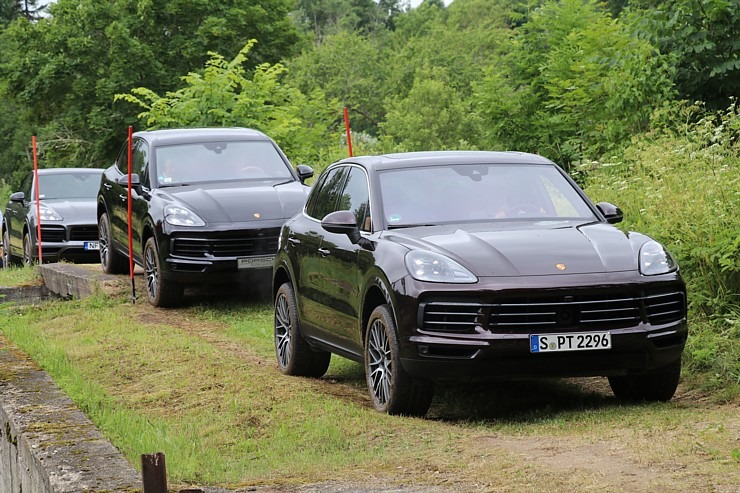 Lielceļu tūres «Porsche World Road Show Latvia 2022» dalībnieki iebrauc uz pusdienām «Kalnamuižā» Lielceļu tūres «Porsche World Road Show Latvia 2022» dalībnieki iebrauc uz pusdienām «Kalnamuižā» 319872