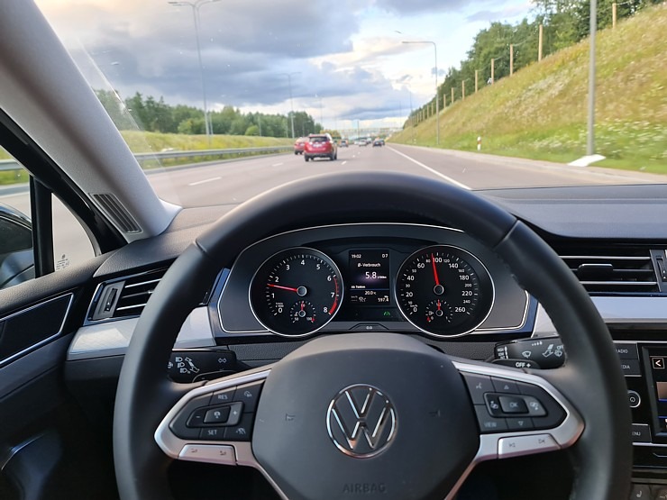 Travelnews.lv ar auto nomas «Europcar Latvia» spēkratu apceļo Viļņu 320483