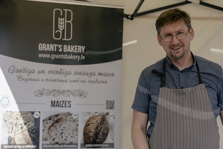 Ar koncertiem, ēdieniem un amatanieku darinājumiem «ATTA KRASTA FESTIVĀLS» priecē rīdziniekus. Foto: ATTA CENTRE Ar koncertiem, ēdieniem un amatanieku darinājumiem «ATTA KRASTA FESTIVĀLS» priecē rīdziniekus. Foto: ATTA CENTRE 320633