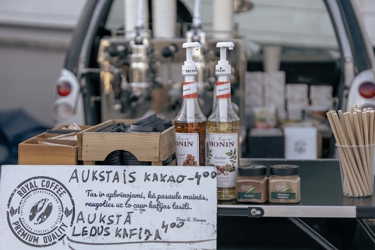 Ar koncertiem, ēdieniem un amatanieku darinājumiem «ATTA KRASTA FESTIVĀLS» priecē rīdziniekus. Foto: ATTA CENTRE Ar koncertiem, ēdieniem un amatanieku darinājumiem «ATTA KRASTA FESTIVĀLS» priecē rīdziniekus. Foto: ATTA CENTRE 320639