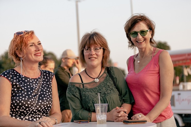 Ar koncertiem, ēdieniem un amatanieku darinājumiem «ATTA KRASTA FESTIVĀLS» priecē rīdziniekus. Foto: ATTA CENTRE Ar koncertiem, ēdieniem un amatanieku darinājumiem «ATTA KRASTA FESTIVĀLS» priecē rīdziniekus. Foto: ATTA CENTRE 320644