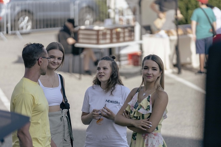 Ar koncertiem, ēdieniem un amatanieku darinājumiem «ATTA KRASTA FESTIVĀLS» priecē rīdziniekus. Foto: ATTA CENTRE Ar koncertiem, ēdieniem un amatanieku darinājumiem «ATTA KRASTA FESTIVĀLS» priecē rīdziniekus. Foto: ATTA CENTRE 320650