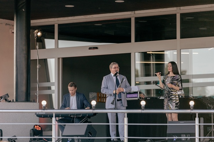 Ar koncertiem, ēdieniem un amatanieku darinājumiem «ATTA KRASTA FESTIVĀLS» priecē rīdziniekus. Foto: ATTA CENTRE Ar koncertiem, ēdieniem un amatanieku darinājumiem «ATTA KRASTA FESTIVĀLS» priecē rīdziniekus. Foto: ATTA CENTRE 320627