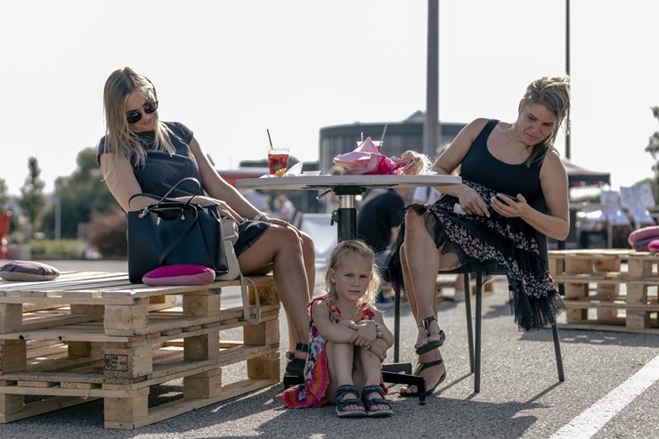 Ar koncertiem, ēdieniem un amatanieku darinājumiem «ATTA KRASTA FESTIVĀLS» priecē rīdziniekus. Foto: ATTA CENTRE Ar koncertiem, ēdieniem un amatanieku darinājumiem «ATTA KRASTA FESTIVĀLS» priecē rīdziniekus. Foto: ATTA CENTRE 320631