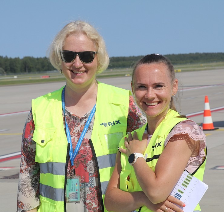 Travelnews.lv drīkst klātienē izložņāt jauno «airBaltic» lidmašīnu «Airbus A220-300» lidostā «Rīga» Travelnews.lv drīkst klātienē izložņāt jauno «airBaltic» lidmašīnu «Airbus A220-300» lidostā «Rīga» 320714