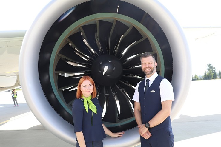 Travelnews.lv drīkst klātienē izložņāt jauno «airBaltic» lidmašīnu «Airbus A220-300» lidostā «Rīga» Travelnews.lv drīkst klātienē izložņāt jauno «airBaltic» lidmašīnu «Airbus A220-300» lidostā «Rīga» 320700