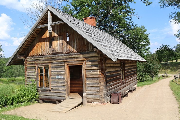 Travelnews.lv Turaidas muzejrezervātā iepazīst pirti, smēdi, ratnīcu, klēti un citas saimniecības ēkas Travelnews.lv Turaidas muzejrezervātā iepazīst pirti, smēdi, ratnīcu, klēti un citas saimniecības ēkas 320725