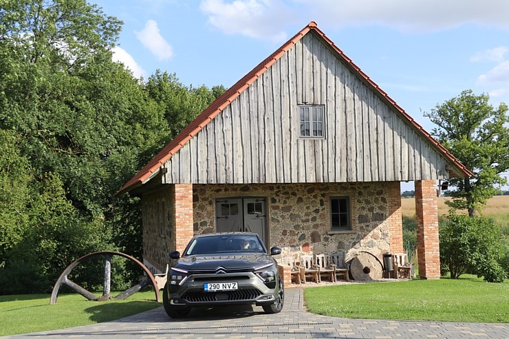 Travelnews.lv ar jauno «Citroën C5 X» apmeklē atpūtas kompleksu «Miķelis» Bauskas novadā. Sadarbībā ar Autohalle.com Travelnews.lv ar jauno «Citroën C5 X» apmeklē atpūtas kompleksu «Miķelis» Bauskas novadā. Sadarbībā ar Autohalle.com 320870