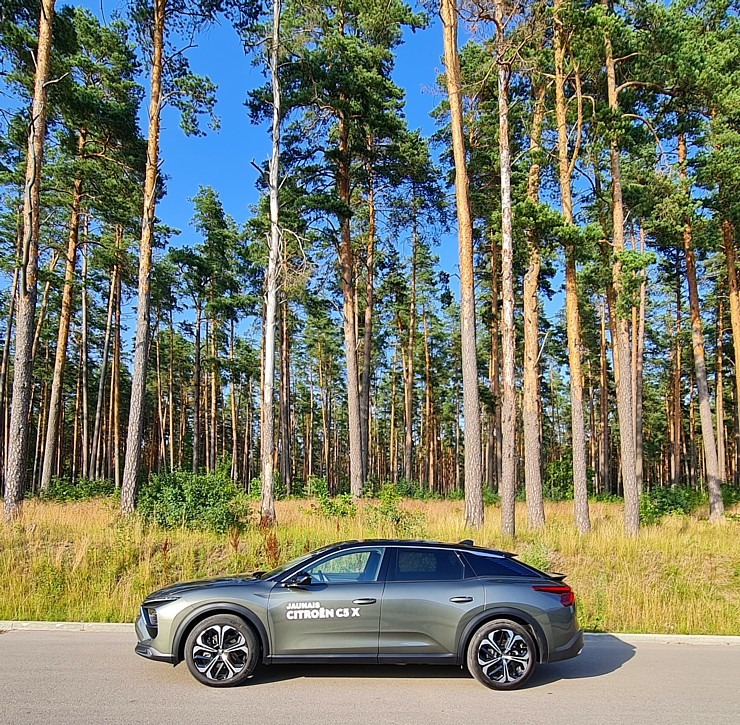 Travelnews.lv ar jauno «Citroën C5 X» apceļo Rīgu un Zemgali 320892