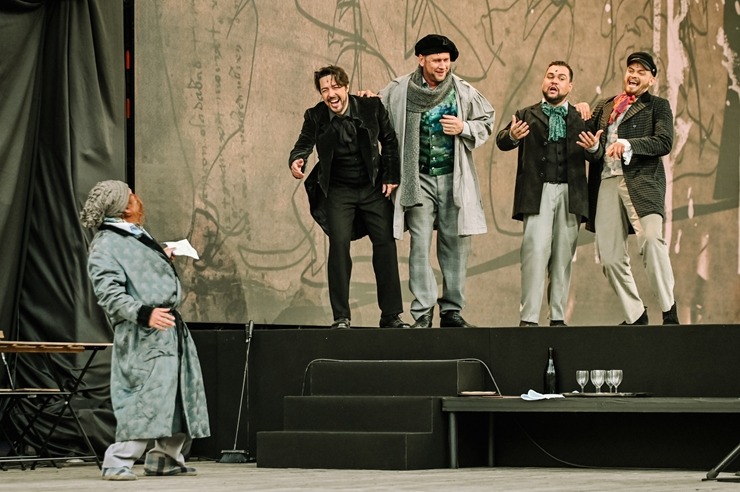 Opermūzikas svētki: Dž. Pučīni operas «Bohēma» oriģināliestudējums Siguldas pilsdrupu estrādē. Foto: : Ginta Zīverte Opermūzikas svētki: Dž. Pučīni operas «Bohēma» oriģināliestudējums Siguldas pilsdrupu estrādē. Foto: : Ginta Zīverte 321050