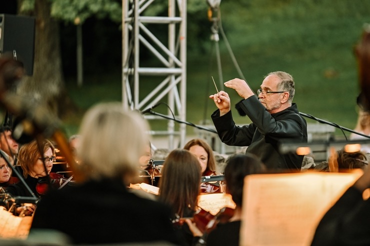 Opermūzikas svētki: Dž. Pučīni operas «Bohēma» oriģināliestudējums Siguldas pilsdrupu estrādē. Foto: : Ginta Zīverte Opermūzikas svētki: Dž. Pučīni operas «Bohēma» oriģināliestudējums Siguldas pilsdrupu estrādē. Foto: : Ginta Zīverte 321051