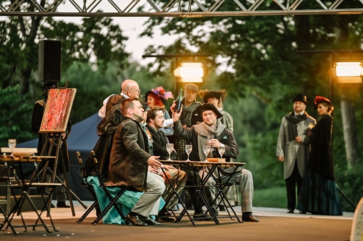 Opermūzikas svētki: Dž. Pučīni operas «Bohēma» oriģināliestudējums Siguldas pilsdrupu estrādē. Foto: : Ginta Zīverte Opermūzikas svētki: Dž. Pučīni operas «Bohēma» oriģināliestudējums Siguldas pilsdrupu estrādē. Foto: : Ginta Zīverte 321058