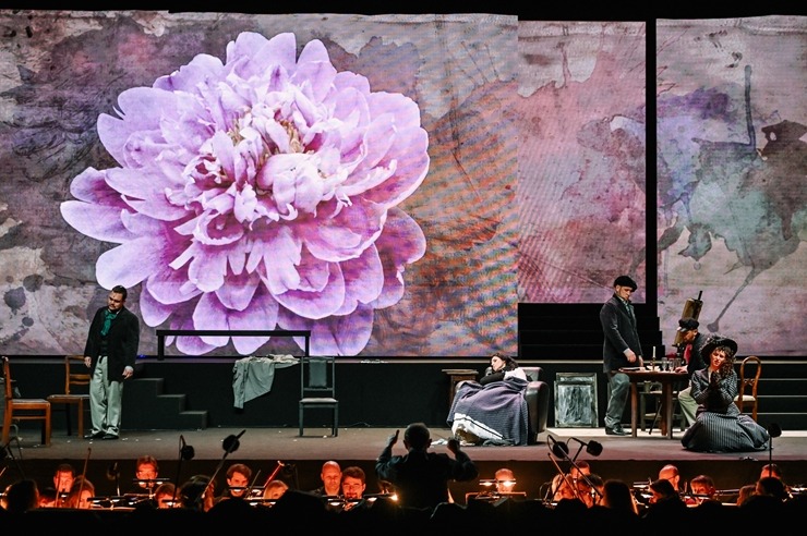 Opermūzikas svētki: Dž. Pučīni operas «Bohēma» oriģināliestudējums Siguldas pilsdrupu estrādē. Foto: : Ginta Zīverte Opermūzikas svētki: Dž. Pučīni operas «Bohēma» oriģināliestudējums Siguldas pilsdrupu estrādē. Foto: : Ginta Zīverte 321073