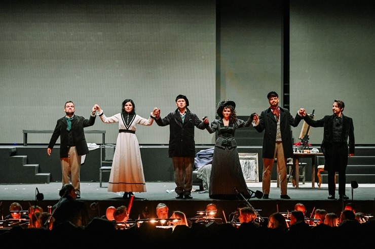 Opermūzikas svētki: Dž. Pučīni operas «Bohēma» oriģināliestudējums Siguldas pilsdrupu estrādē. Foto: : Ginta Zīverte Opermūzikas svētki: Dž. Pučīni operas «Bohēma» oriģināliestudējums Siguldas pilsdrupu estrādē. Foto: : Ginta Zīverte 321076