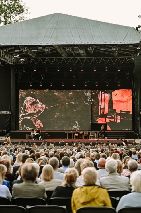Opermūzikas svētki: Dž. Pučīni operas «Bohēma» oriģināliestudējums Siguldas pilsdrupu estrādē. Foto: : Ginta Zīverte Opermūzikas svētki: Dž. Pučīni operas «Bohēma» oriģināliestudējums Siguldas pilsdrupu estrādē. Foto: : Ginta Zīverte 321042