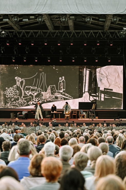 Opermūzikas svētki: Dž. Pučīni operas «Bohēma» oriģināliestudējums Siguldas pilsdrupu estrādē. Foto: : Ginta Zīverte Opermūzikas svētki: Dž. Pučīni operas «Bohēma» oriģināliestudējums Siguldas pilsdrupu estrādē. Foto: : Ginta Zīverte 321043