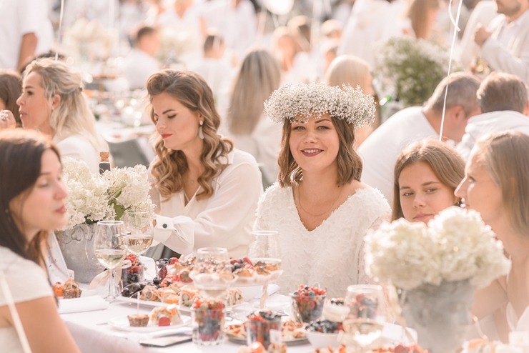 Jau astoto gadu daudzi simti ļaužu svin iedvesmojošās pop-up piknika vakariņas «Lelegante Pop–Up Picnic». Foto: Artūrs Martinovs Jau astoto gadu daudzi simti ļaužu svin iedvesmojošās pop-up piknika vakariņas «Lelegante Pop–Up Picnic». Foto: Artūrs Martinovs 321091