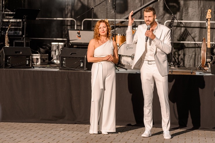 Jau astoto gadu daudzi simti ļaužu svin iedvesmojošās pop-up piknika vakariņas «Lelegante Pop–Up Picnic». Foto: Artūrs Martinovs Jau astoto gadu daudzi simti ļaužu svin iedvesmojošās pop-up piknika vakariņas «Lelegante Pop–Up Picnic». Foto: Artūrs Martinovs 321095