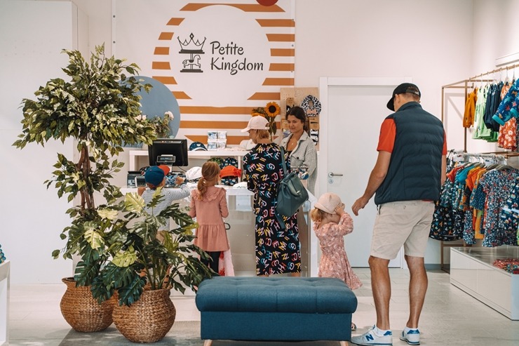 Outlet ciematu Piņķos priecē vasaras gardākais notikums - Saldējuma svētki! Foto: viajurmala.com Outlet ciematu Piņķos priecē vasaras gardākais notikums - Saldējuma svētki! Foto: viajurmala.com 321165