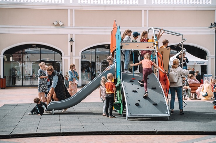 Outlet ciematu Piņķos priecē vasaras gardākais notikums - Saldējuma svētki! Foto: viajurmala.com Outlet ciematu Piņķos priecē vasaras gardākais notikums - Saldējuma svētki! Foto: viajurmala.com 321157
