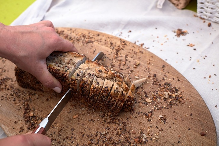 Lauku ceļotājs: Maizes un sidra svētki Āraišu dzirnavās savieno divu garšu baudas. Foto: Valdis Ošiņš Lauku ceļotājs: Maizes un sidra svētki Āraišu dzirnavās savieno divu garšu baudas. Foto: Valdis Ošiņš 321311