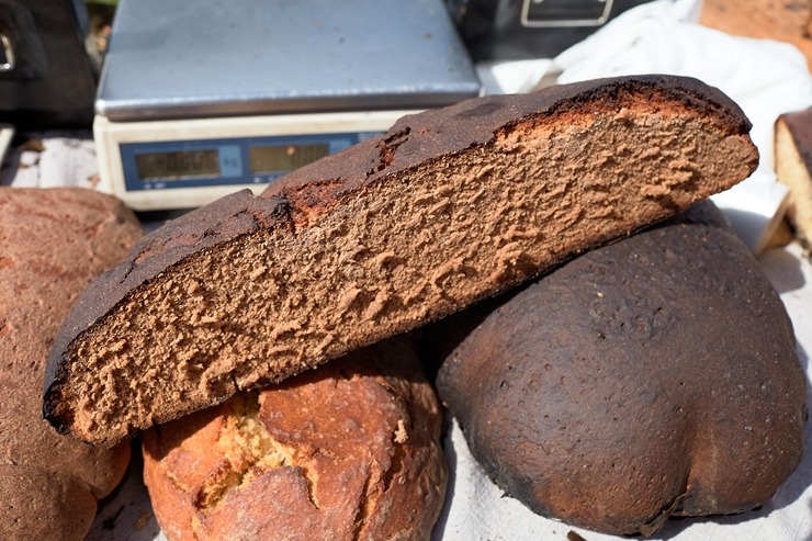 Lauku ceļotājs: Maizes un sidra svētki Āraišu dzirnavās savieno divu garšu baudas. Foto: Valdis Ošiņš Lauku ceļotājs: Maizes un sidra svētki Āraišu dzirnavās savieno divu garšu baudas. Foto: Valdis Ošiņš 321321