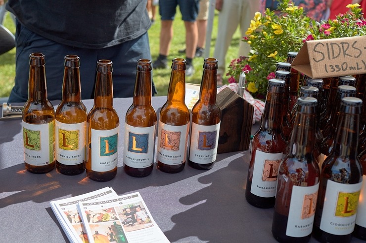 Lauku ceļotājs: Maizes un sidra svētki Āraišu dzirnavās savieno divu garšu baudas. Foto: Valdis Ošiņš Lauku ceļotājs: Maizes un sidra svētki Āraišu dzirnavās savieno divu garšu baudas. Foto: Valdis Ošiņš 321325