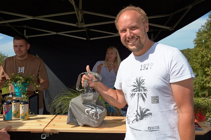 Lauku ceļotājs: Maizes un sidra svētki Āraišu dzirnavās savieno divu garšu baudas. Foto: Valdis Ošiņš Lauku ceļotājs: Maizes un sidra svētki Āraišu dzirnavās savieno divu garšu baudas. Foto: Valdis Ošiņš 321326