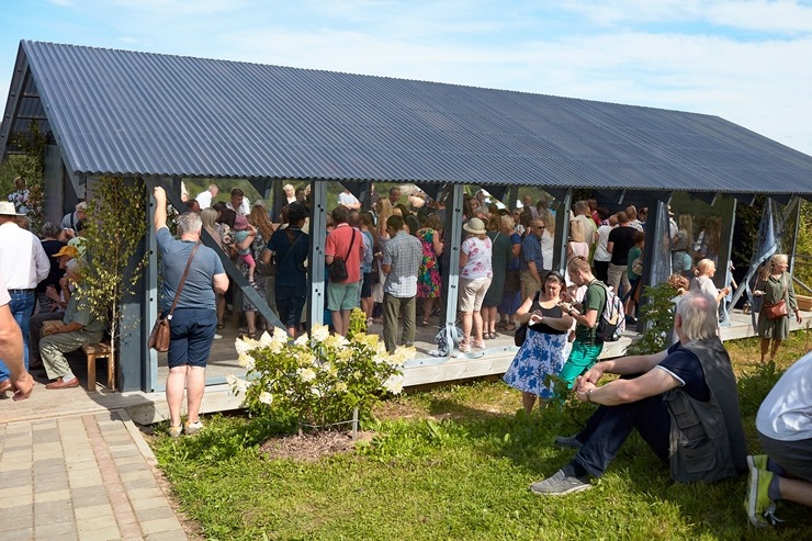 Lauku ceļotājs: Maizes un sidra svētki Āraišu dzirnavās savieno divu garšu baudas. Foto: Valdis Ošiņš Lauku ceļotājs: Maizes un sidra svētki Āraišu dzirnavās savieno divu garšu baudas. Foto: Valdis Ošiņš 321331