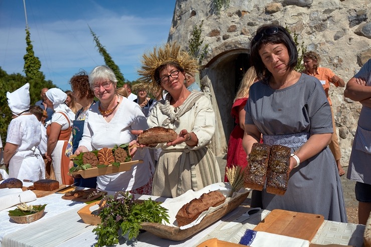 Lauku ceļotājs: Latvijas kulinārais mantojums pulcējas Āraišu dzirnavās. Foto: Valdis Ošiņš 321363
