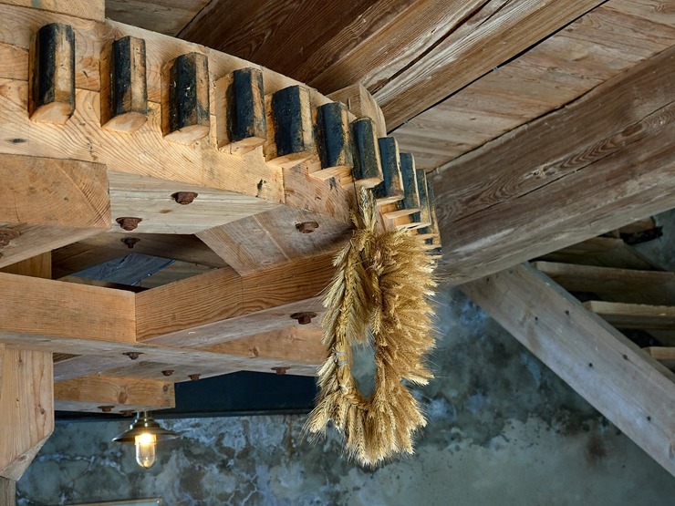Lauku ceļotājs: Maizes un sidra svētki Āraišu dzirnavās pulcē latviešus vairākās paaudzēs. Foto: Valdis Ošiņš 321438