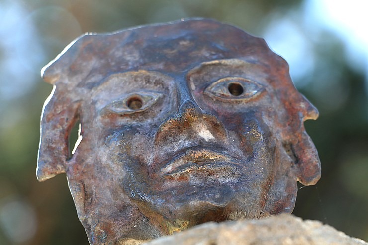 Jūrmalas pludmalē aizvien biežāk ienāk vides mākslas darbi 321955