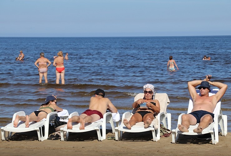 Travelnews.lv sadarbībā ar auto nomas «Europcar Latvija» vāģi apceļo Jūrmalas pludmali 322019