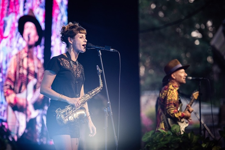 Jūrmālā uzstājas Balkānu ritmu karalis Shantel ar grupu «Bucovina Club Orkestar». Foto: Ieva Makare Jūrmālā uzstājas Balkānu ritmu karalis Shantel ar grupu «Bucovina Club Orkestar». Foto: Ieva Makare 322489