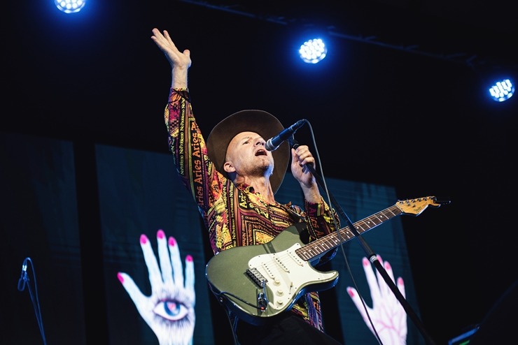 Jūrmālā uzstājas Balkānu ritmu karalis Shantel ar grupu «Bucovina Club Orkestar». Foto: Ieva Makare Jūrmālā uzstājas Balkānu ritmu karalis Shantel ar grupu «Bucovina Club Orkestar». Foto: Ieva Makare 322490
