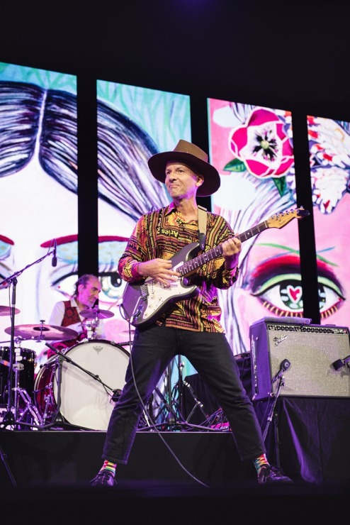 Jūrmālā uzstājas Balkānu ritmu karalis Shantel ar grupu «Bucovina Club Orkestar». Foto: Ieva Makare Jūrmālā uzstājas Balkānu ritmu karalis Shantel ar grupu «Bucovina Club Orkestar». Foto: Ieva Makare 322493