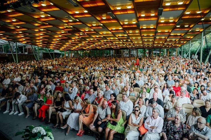 Inese Galante: trešā diena - «Viva Mīlestība!» un nūdžeza leģenda «Club Des Belugas» 322535
