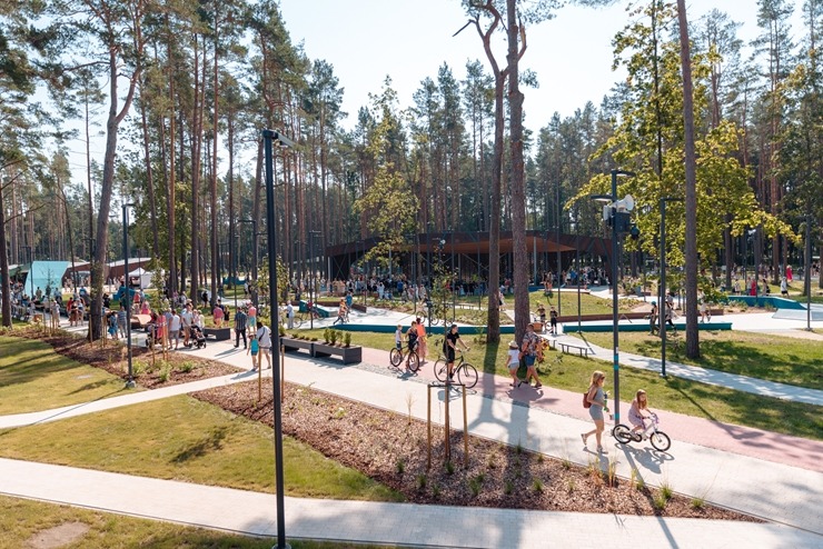 Ar krāšņiem koncertiem un lāzeru šovu Jūrmalā tiek svinēti vērienīgi Kauguru svētki. Foto: Jurmala..lv Ar krāšņiem koncertiem un lāzeru šovu Jūrmalā tiek svinēti vērienīgi Kauguru svētki. Foto: Jurmala..lv 322693