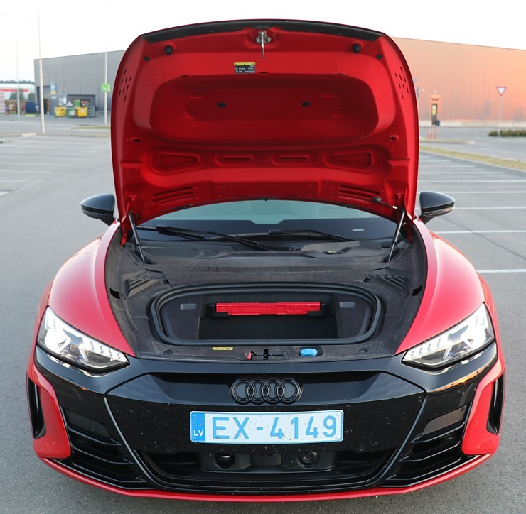 Travelnews.lv ar jaudīgo un elektrisko «Audi e-tron GT» apceļo Latviju 322776