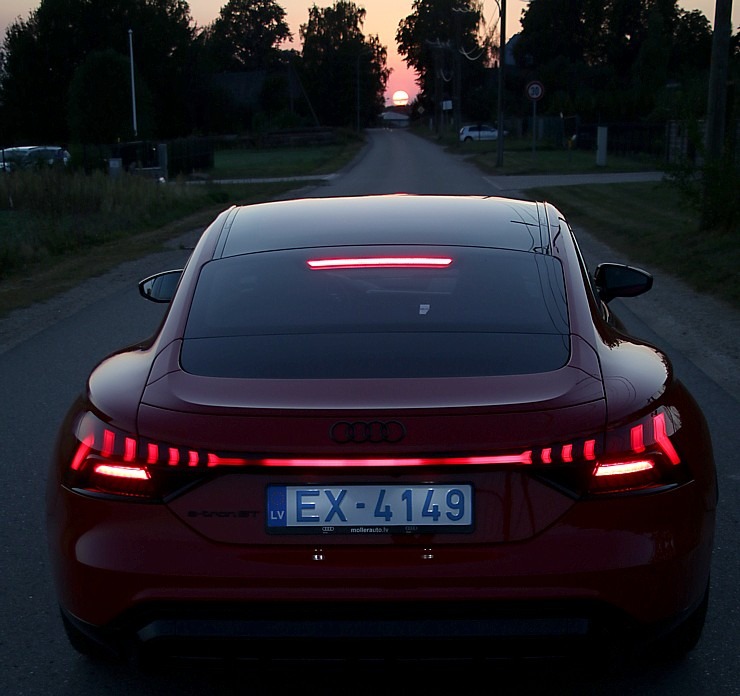 Travelnews.lv ar jaudīgo un elektrisko «Audi e-tron GT» apceļo Latviju 322795